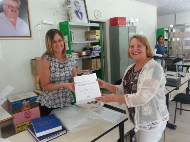 Doação de livros da Conscienciologia para a biblioteca de Venda Nova do Imigrante-ES